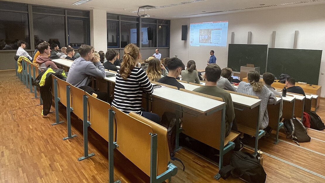 Public lecture by Prof. Michael D. Todd (Photo: Annalena Rodenberg)